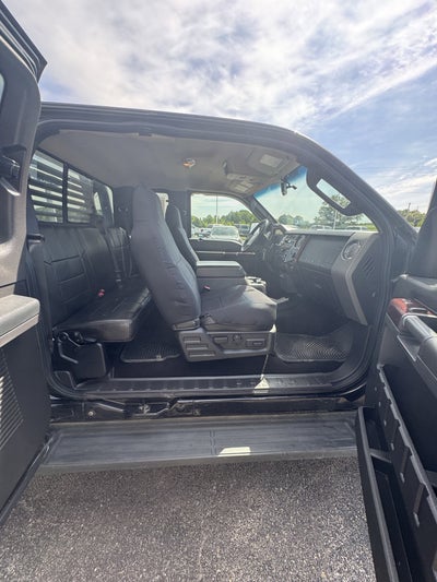 2010 Ford Super Duty F-550 DRW Lariat