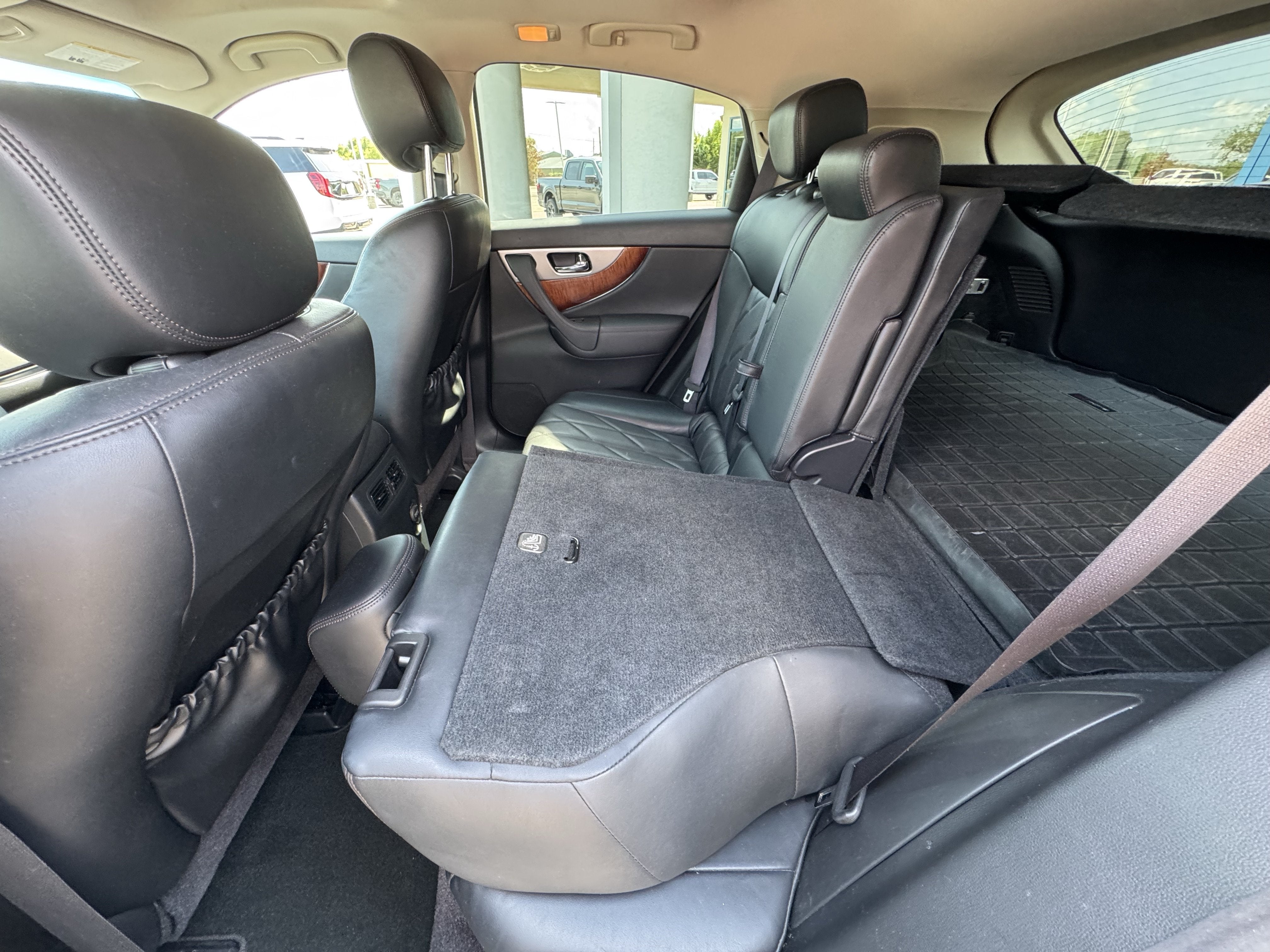 2015 INFINITI QX70 AWD 4dr