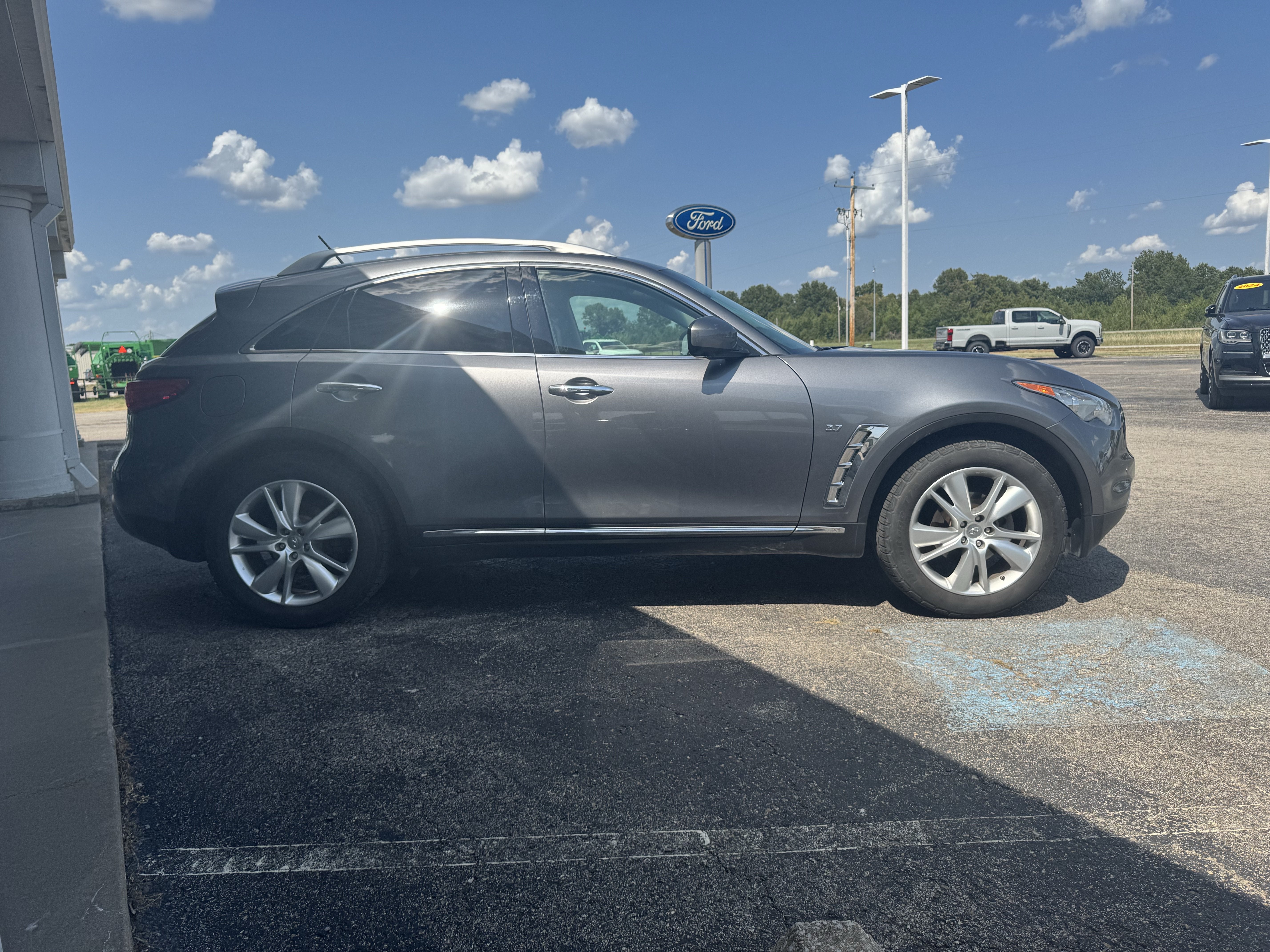 2015 INFINITI QX70 AWD 4dr