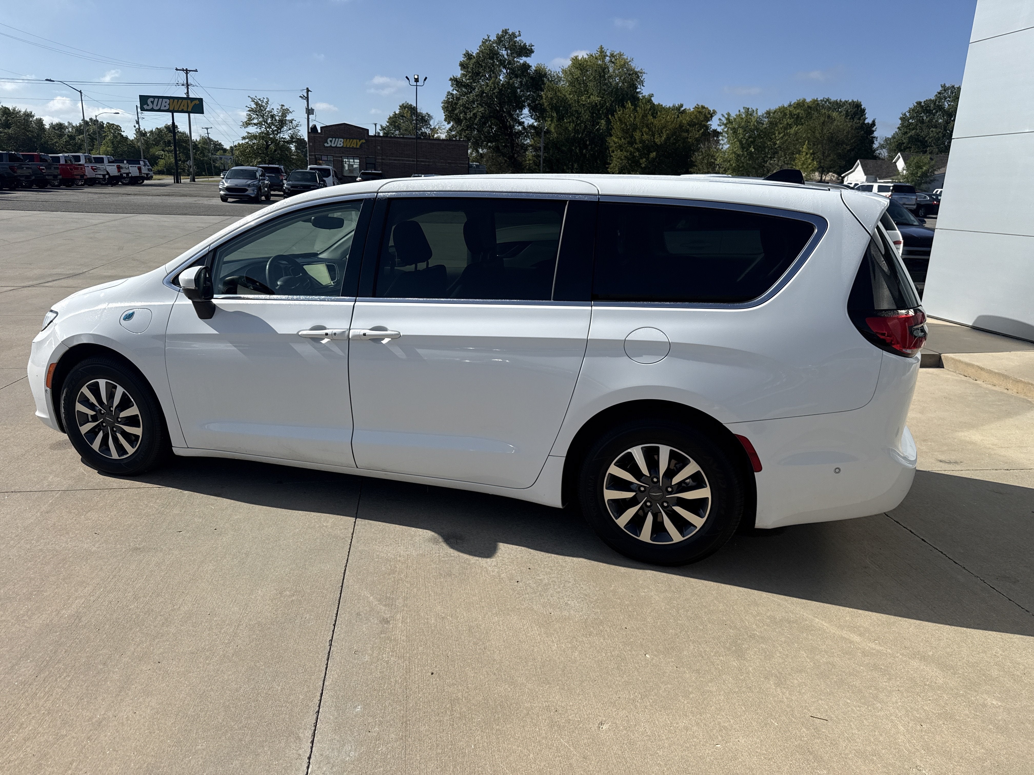 2023 Chrysler Pacifica Hybrid Touring L