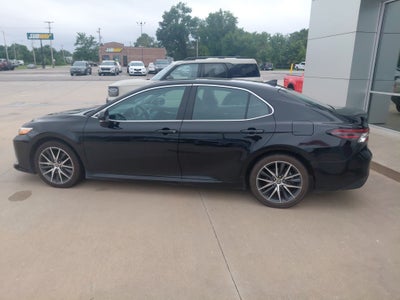 2022 Toyota Camry Hybrid XLE