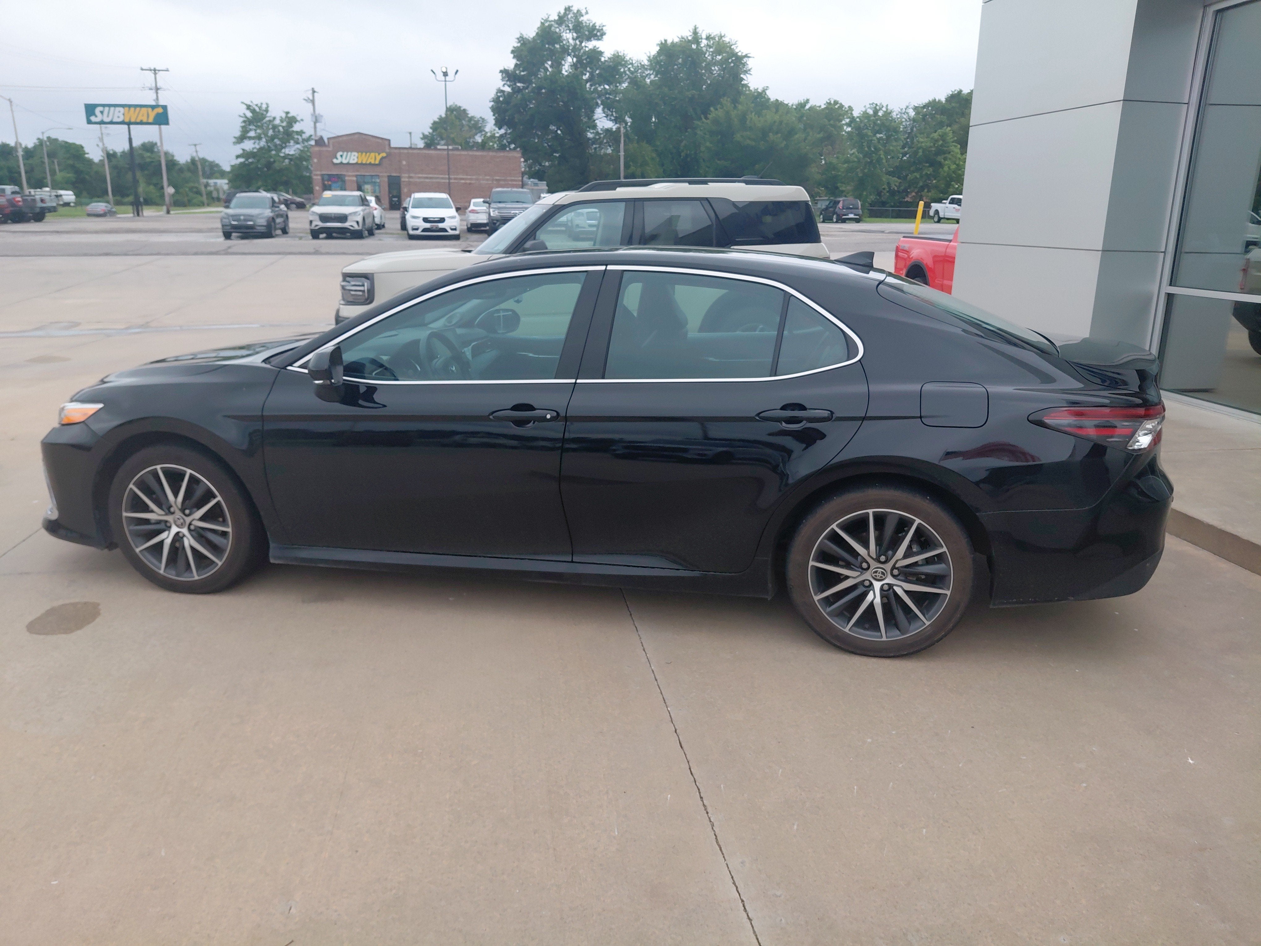 2022 Toyota Camry Hybrid XLE