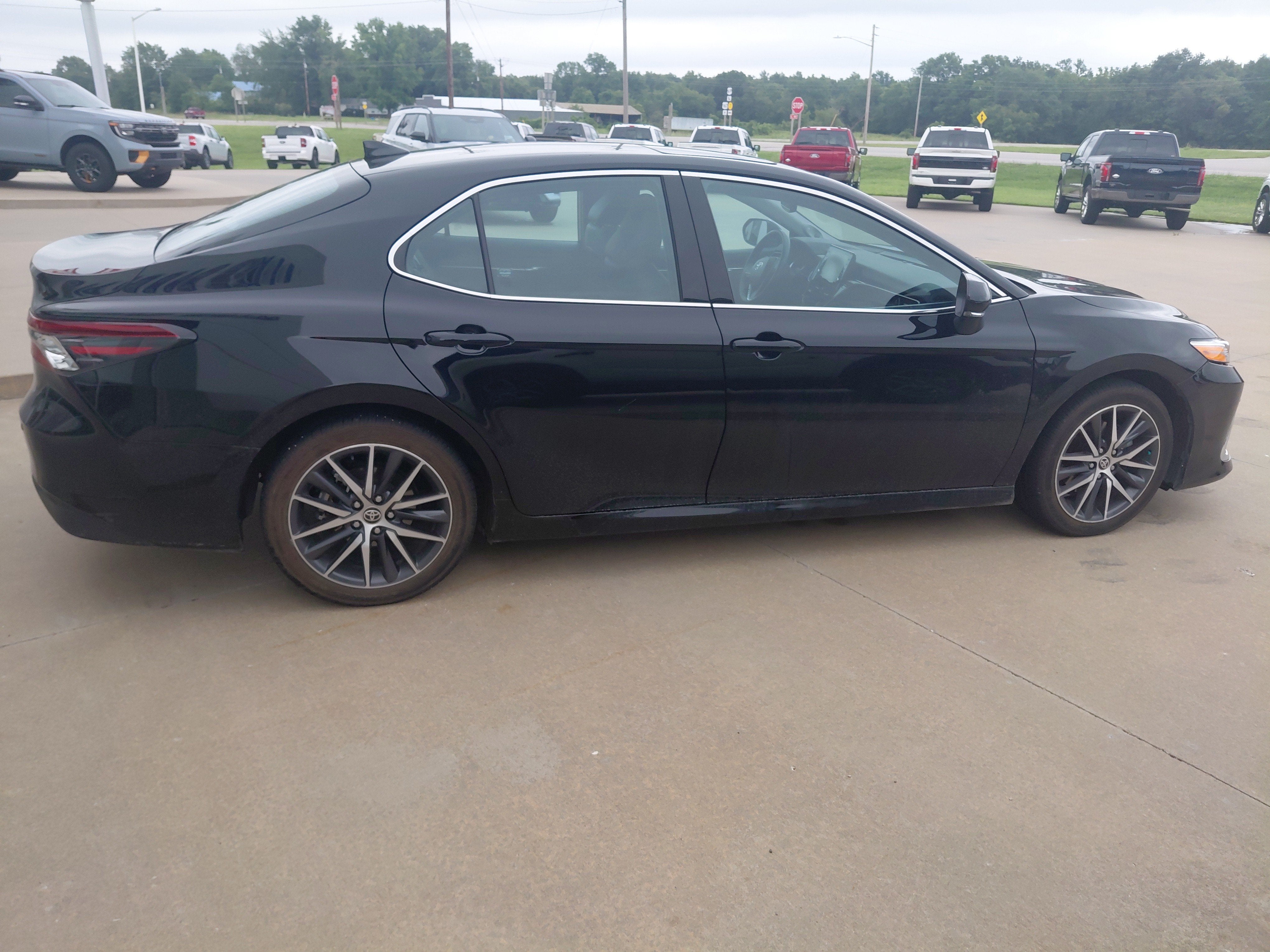 2022 Toyota Camry Hybrid XLE