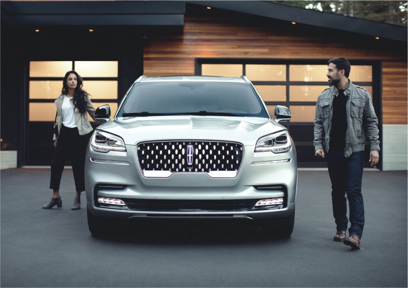 The sparkling grille of the 2023 Lincoln Aviator® Grand Touring model | Mike Carpino Lincoln in Pittsburg KS