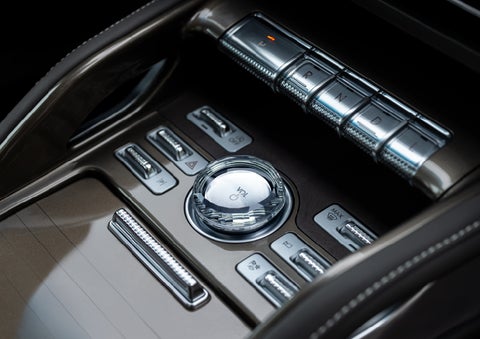 A crystal-inspired volume knob is shown in the center floor console of a 2026 Lincoln Nautilus® SUV. | Mike Carpino Lincoln in Pittsburg KS