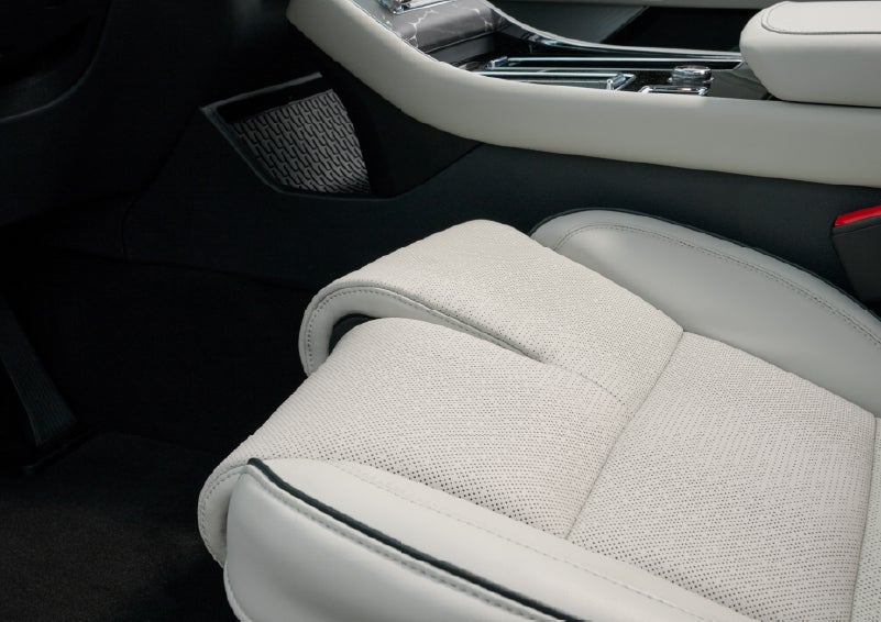 The front passenger Perfect Position seat is shown with the thigh extender adjusted.| Mike Carpino Lincoln in Pittsburg KS